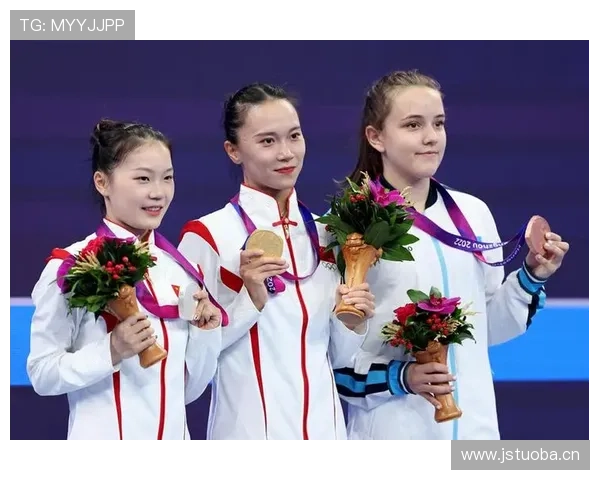 朱雪莹训练完顺手买了个包，我一个月工资还没她零头多